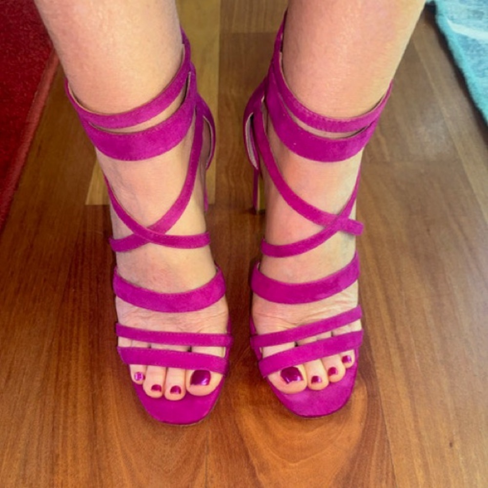 Stunning Vincent Camuto Heels Bunniva Heals (Dragonfruit - Magenta, size 8.5 US)